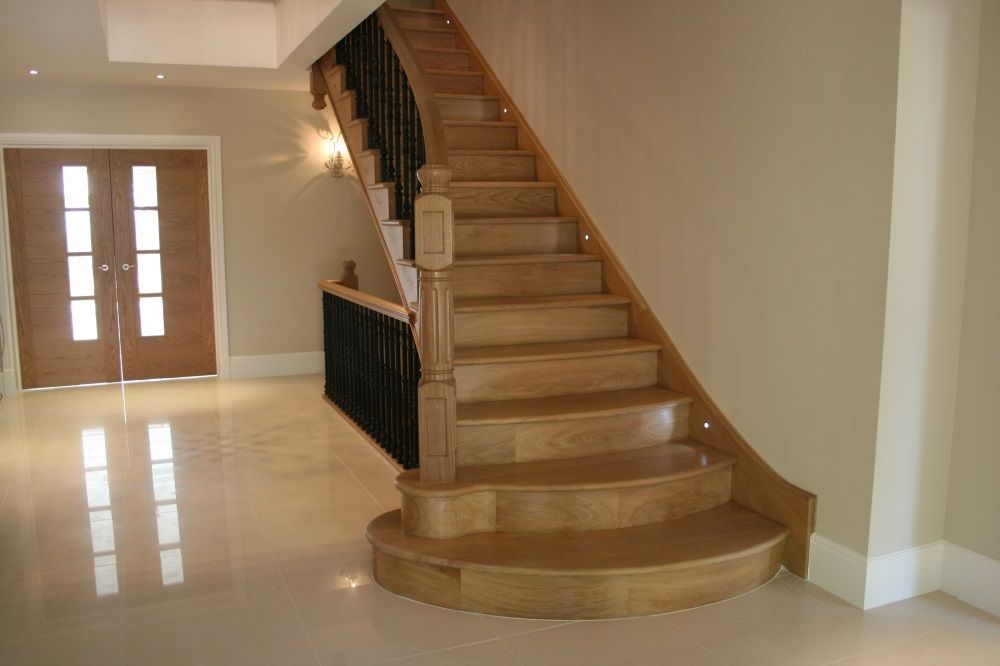 Why Should You Choose Oak For Your Staircase?