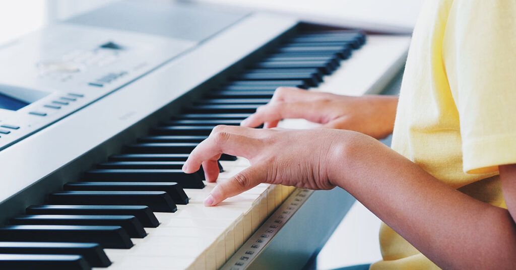 Mastering the Melody: Best Keyboard Classes at Home for Aspiring Pianists