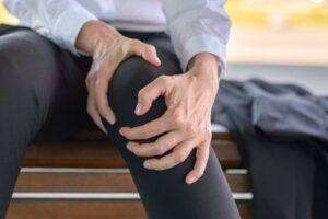 Nonsurgical options for knee pain