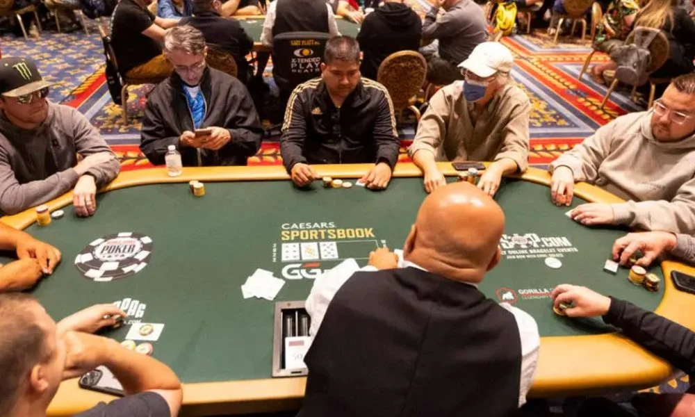 Which poker tells are most reliable in online games?